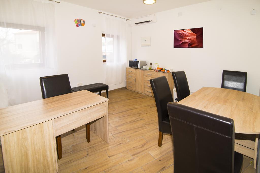 Hostel Bordada Кралевица Екстериор снимка
